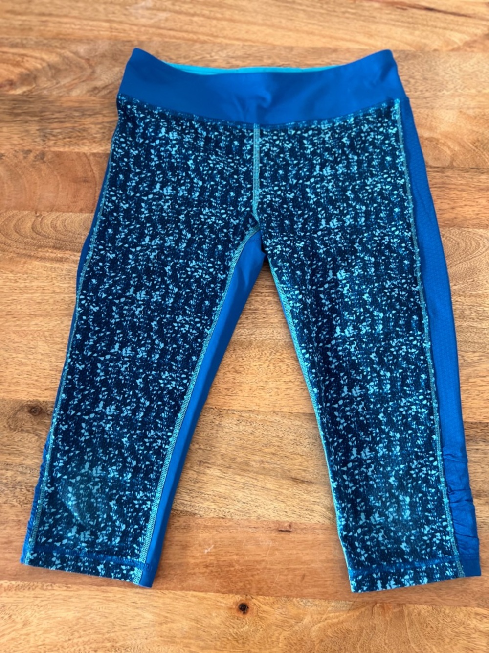 IVIVVA ( Lululemon for kids) Girls' Sz 12 Blue Patterned Active Leggings